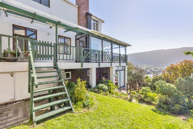 To Let 6 Bedroom Property for Rent in Fish Hoek Western Cape